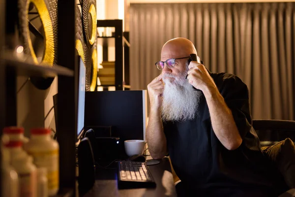 Portrait Mature Handsome Bald Hipster Man Long Beard Working Overtime — Zdjęcie stockowe