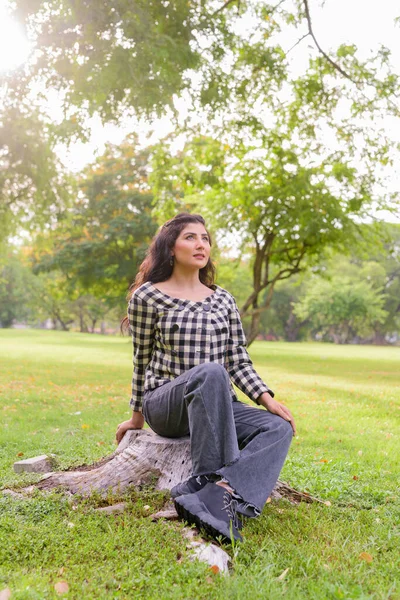 Portrait Young Beautiful Indian Hipster Woman Relaxing Park Outdoors —  Fotos de Stock