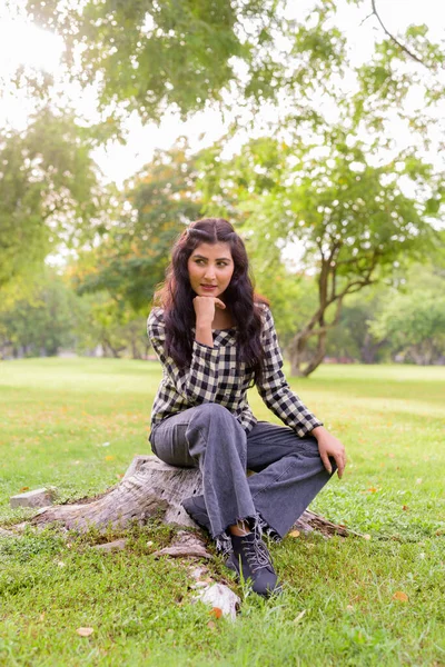 Portrait Young Beautiful Indian Hipster Woman Relaxing Park Outdoors — Zdjęcie stockowe