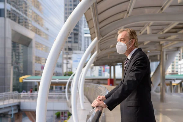 Portrait Mature Businessman Suit Mask Protection Corona Virus Outbreak Skywalk — Stock Fotó