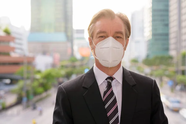 Portrait Mature Businessman Suit Mask Protection Corona Virus Outbreak View — 图库照片