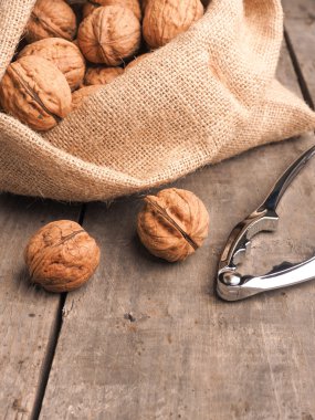 Bir torbaya lezzetli ceviz