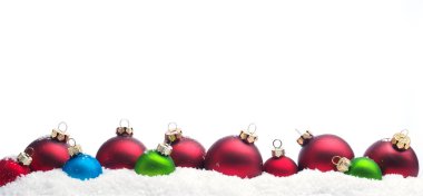 Renkli Noel baubles karda