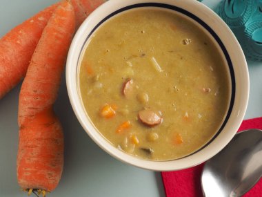 Geleneksel organik bezelye çorbası