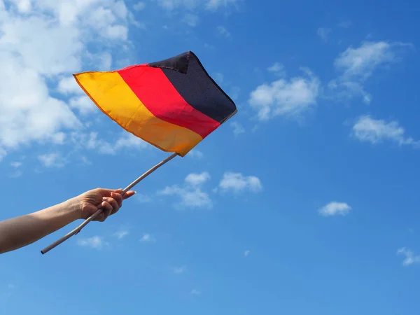 Mulher com bandeira alemã — Fotografia de Stock
