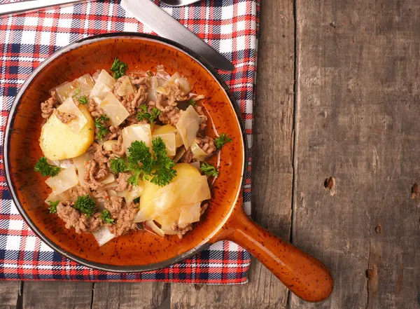 Biftek ve patates ile Beyaz lahana