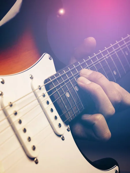 Primo piano di una chitarra elettrica — Foto Stock