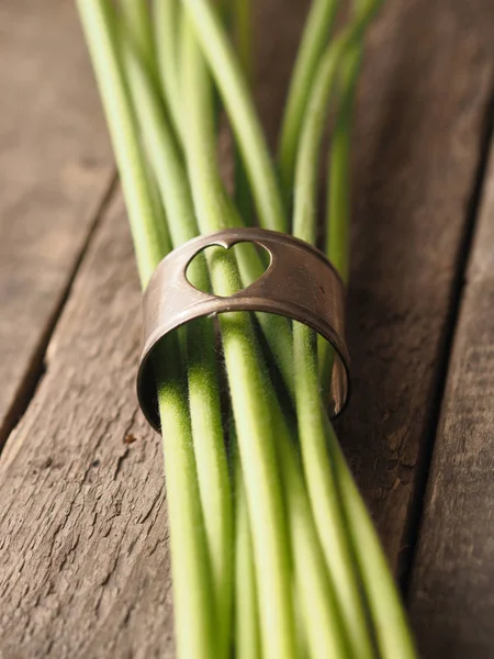 Bund gelber Gänseblümchen — Stockfoto