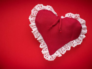 Sevgililer günü, kırmızı kalp şekli