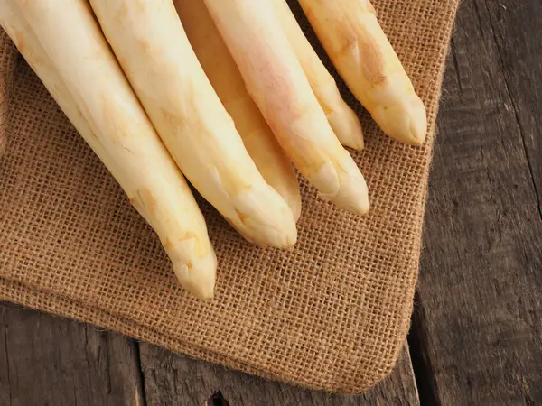 Organic white asparagus — Stock Photo, Image