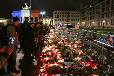 Gün sonra Paris islamistic terör eyleminde