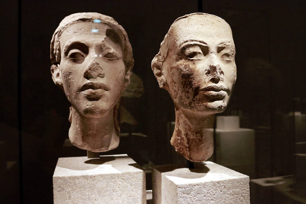 Бюсты Эхнатона и Нефертити
