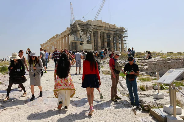 在 Akropolis 山神庙. — 图库照片