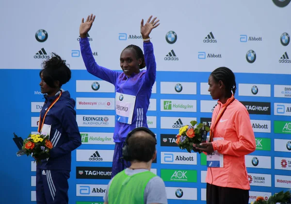 Ganadores de la maratón de Berlín (competición masculina y femenina) ) — Foto de Stock