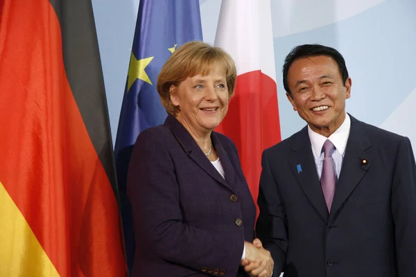 Förbundskansler Angela Merkel, Japansk premiärminister Taro Aso — Stockfoto