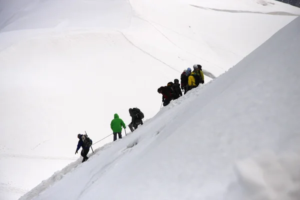 Arrampicatori in tour nel Monte Bianco — Foto Stock