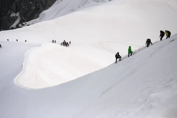 Arrampicatori in tour nel Monte Bianco — Foto Stock