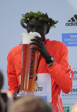 42 Berlin maratonu kazanan