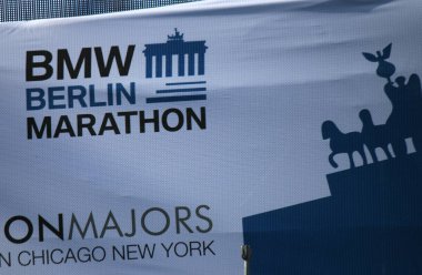 42 Berlin maratonu resmi logosu