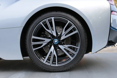 BMW i8 elektrikli spor otomobil.