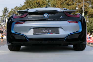 BMW i8 elektrikli spor otomobil.
