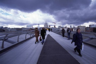 Millennium Köprüsü, Londra