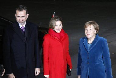 İspanya Kral Felipe VI, kraliçesi Letizia, Şansölye Angela Merkel 