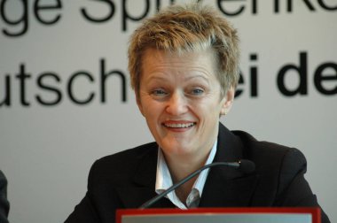 Renate Kuenast bir basın toplantısında
