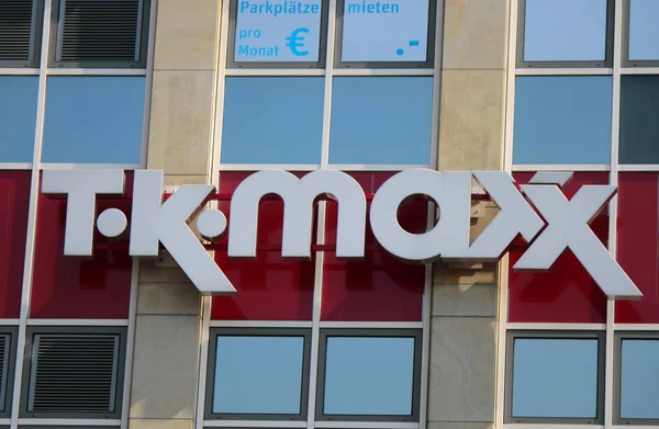 Logotipo da marca "TK Maxx " — Fotografia de Stock