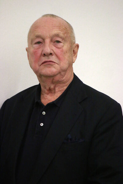 художник Георг Базелиц
 