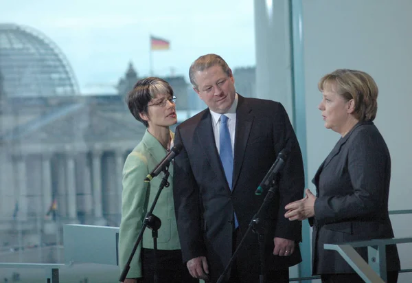 Al Gore, Angela Merkel ve bir çevirmen — Stok fotoğraf