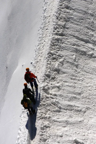 Arrampicatori in tour nel Monte Bianco — Foto Stock