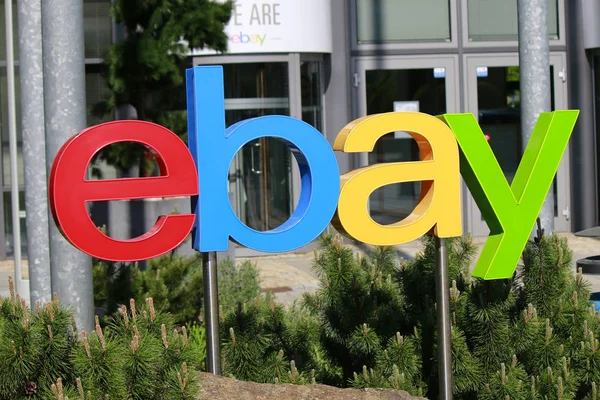 Логотип бренда "EBay ". — стоковое фото