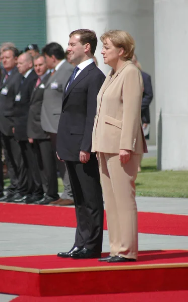 Dmitri (Dmitri Medwedew) ve Angela Merkel — Stok fotoğraf