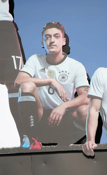 Muotokuva saksalainen jalkapalloilija Mesut Oezil — kuvapankkivalokuva