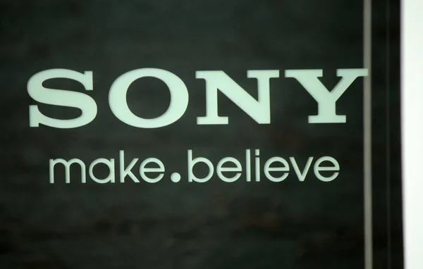 Logó, a márka "Sony", Berlin. — Stock Fotó