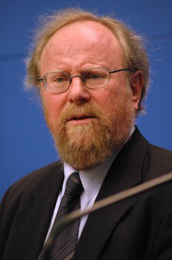 Wolfgang Thierse bir basın toplantısında