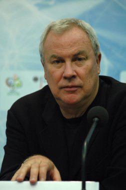 Robert Wilson bir basın toplantısında 