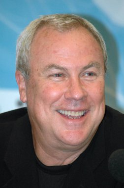 Robert Wilson bir basın toplantısında 