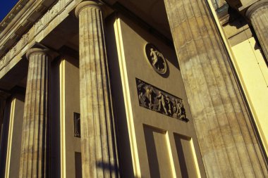 Brandenburg Kapısı (brandenburger tor)
