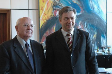 Michail Gorbatschow ve Klaus Wowereit 