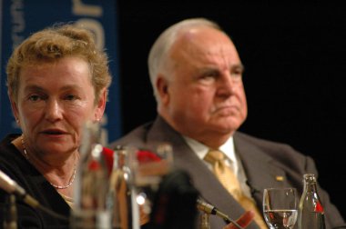 Baerbel Bohley, eski Şansölye Helmut Kohl 