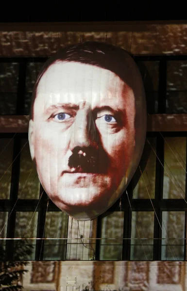 Portret van Adolf Hitler tijdens een installatie — Stockfoto