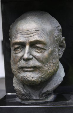 Ernest Hemingway portre büstü