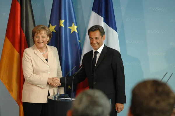 Άνγκελα Μέρκελ με το Γάλλο Πρόεδρο Νικολά Σαρκοζί — Φωτογραφία Αρχείου