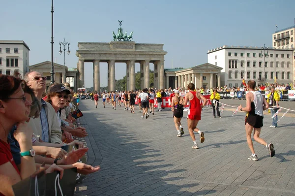 Gendarmenmarkt, běžci v Berlín — Stock fotografie