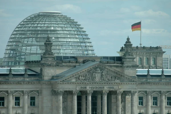 Reichstags 建筑用其冲天炉 — 图库照片