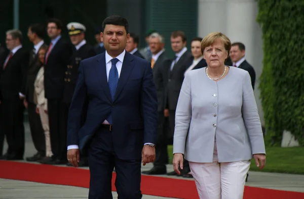 Volodymyr Groysman dan Angela Merkel — Stok Foto