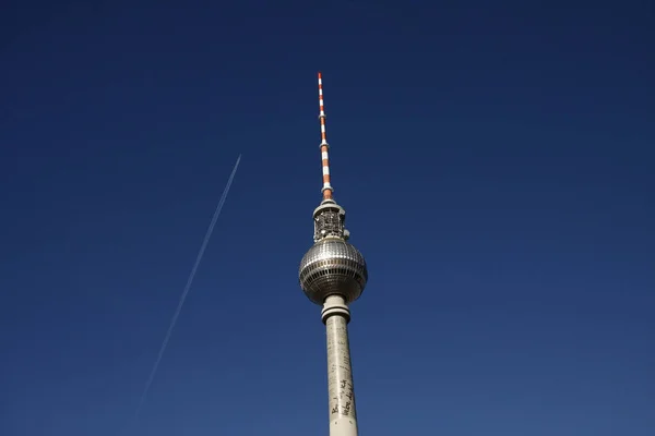 O "Fernsehturm" (torre de televisão ) — Fotografia de Stock