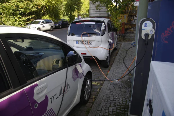 Rechargement de voitures électriques — Photo